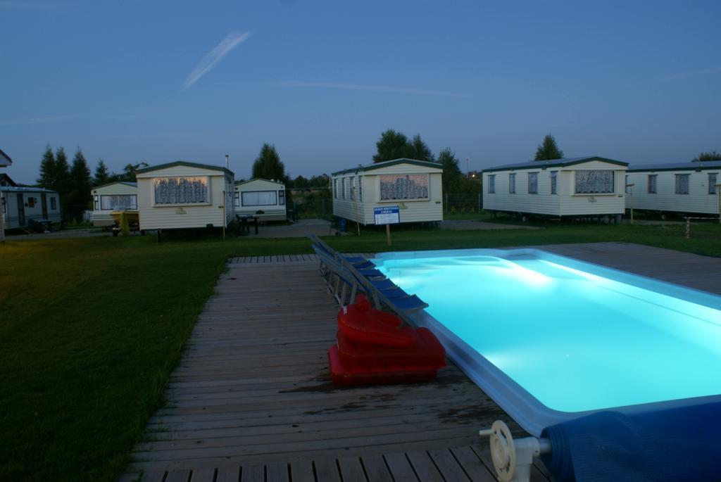 Cuma Camp Villa Sarbinowo Buitenkant foto